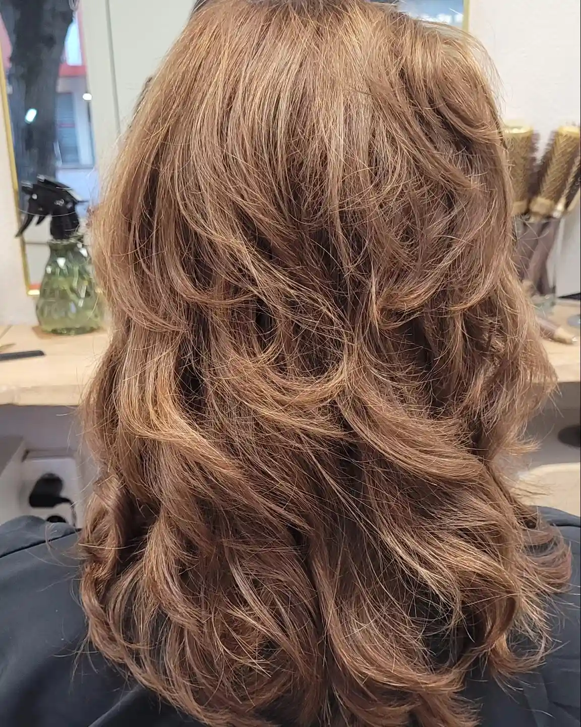 Brushing volume cheveux longs châtain doré — coiffeur femme Soissons