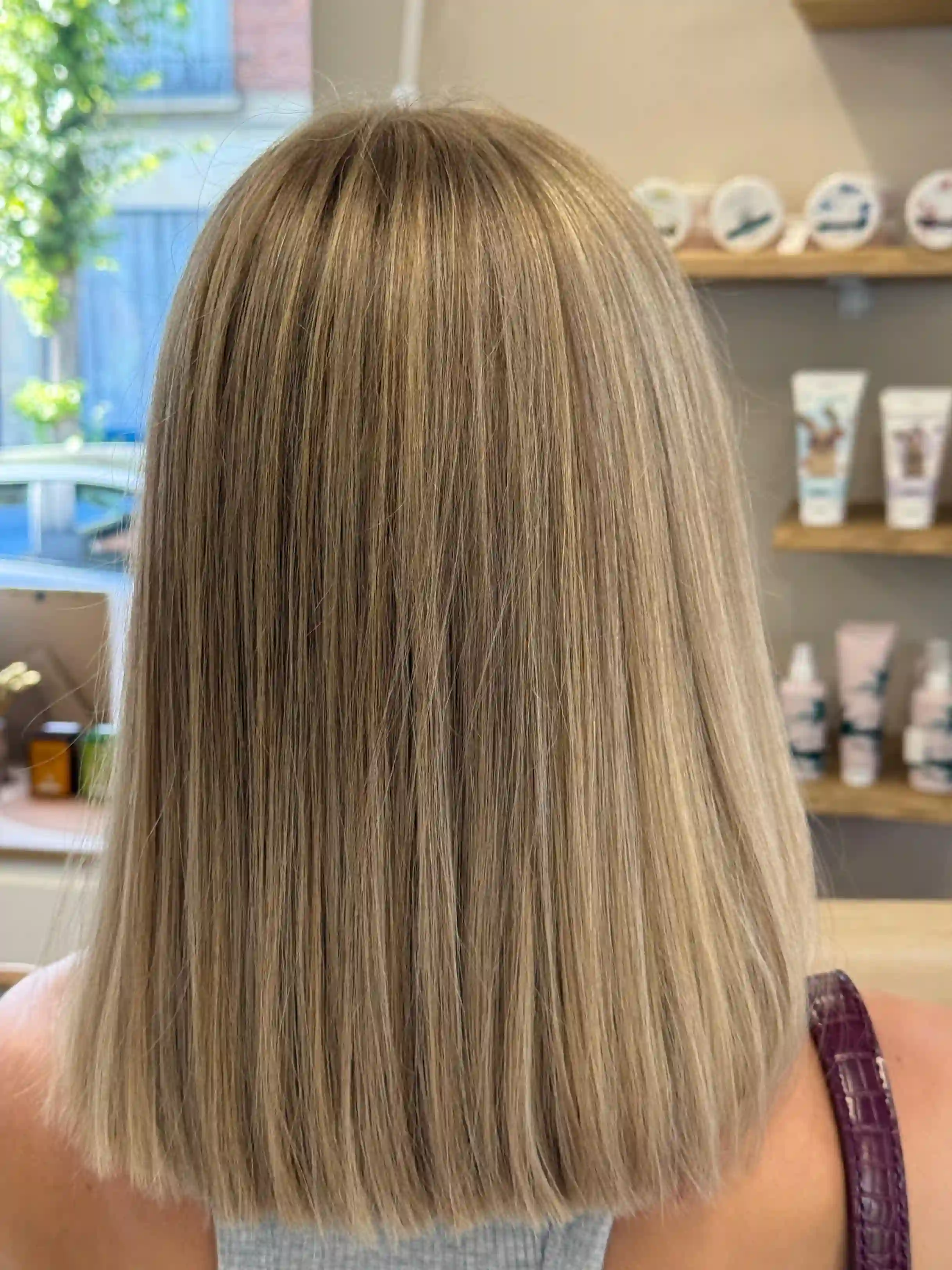 Carré plongeant blond