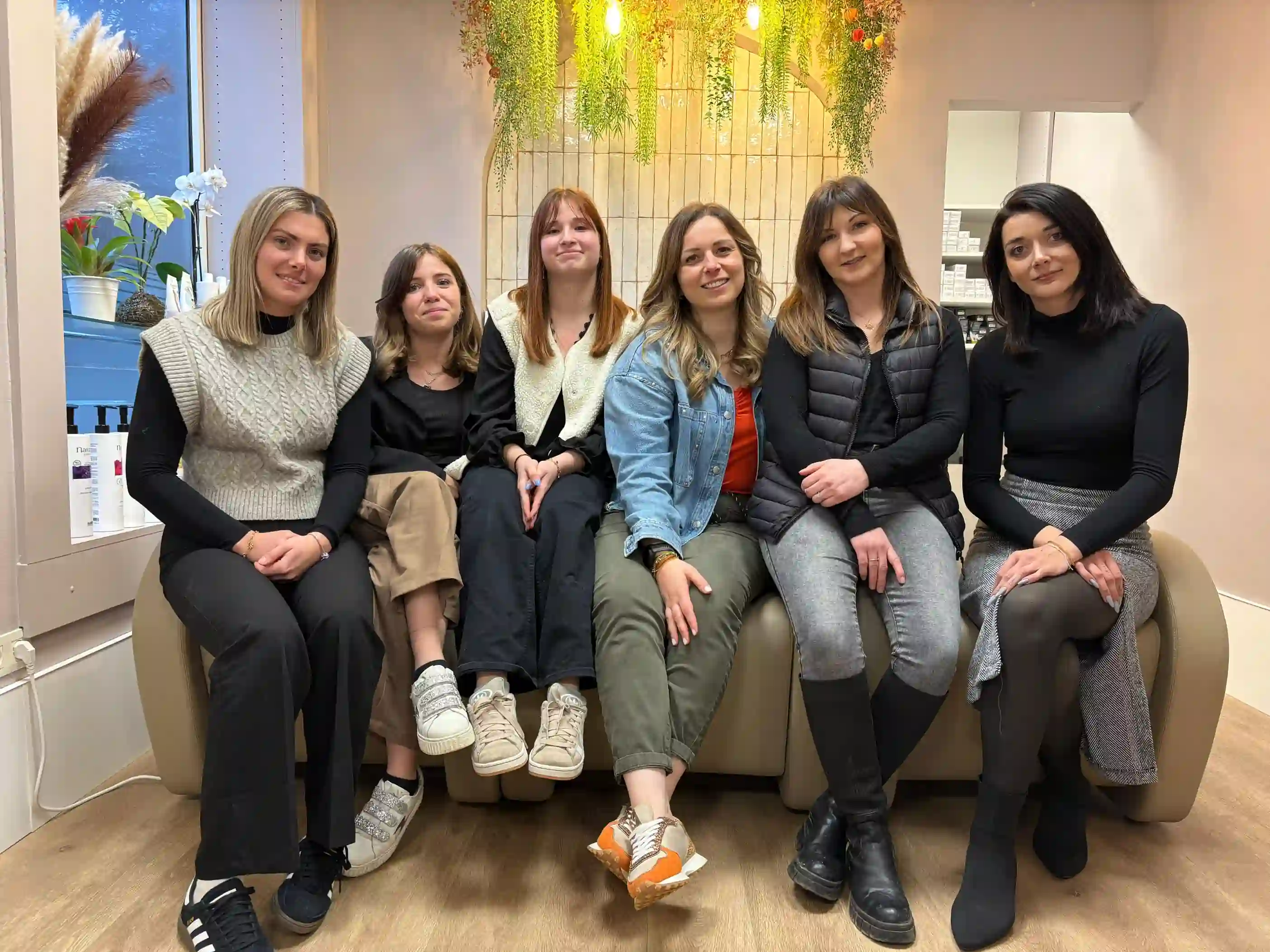 Équipe coiffeuses portrait groupe