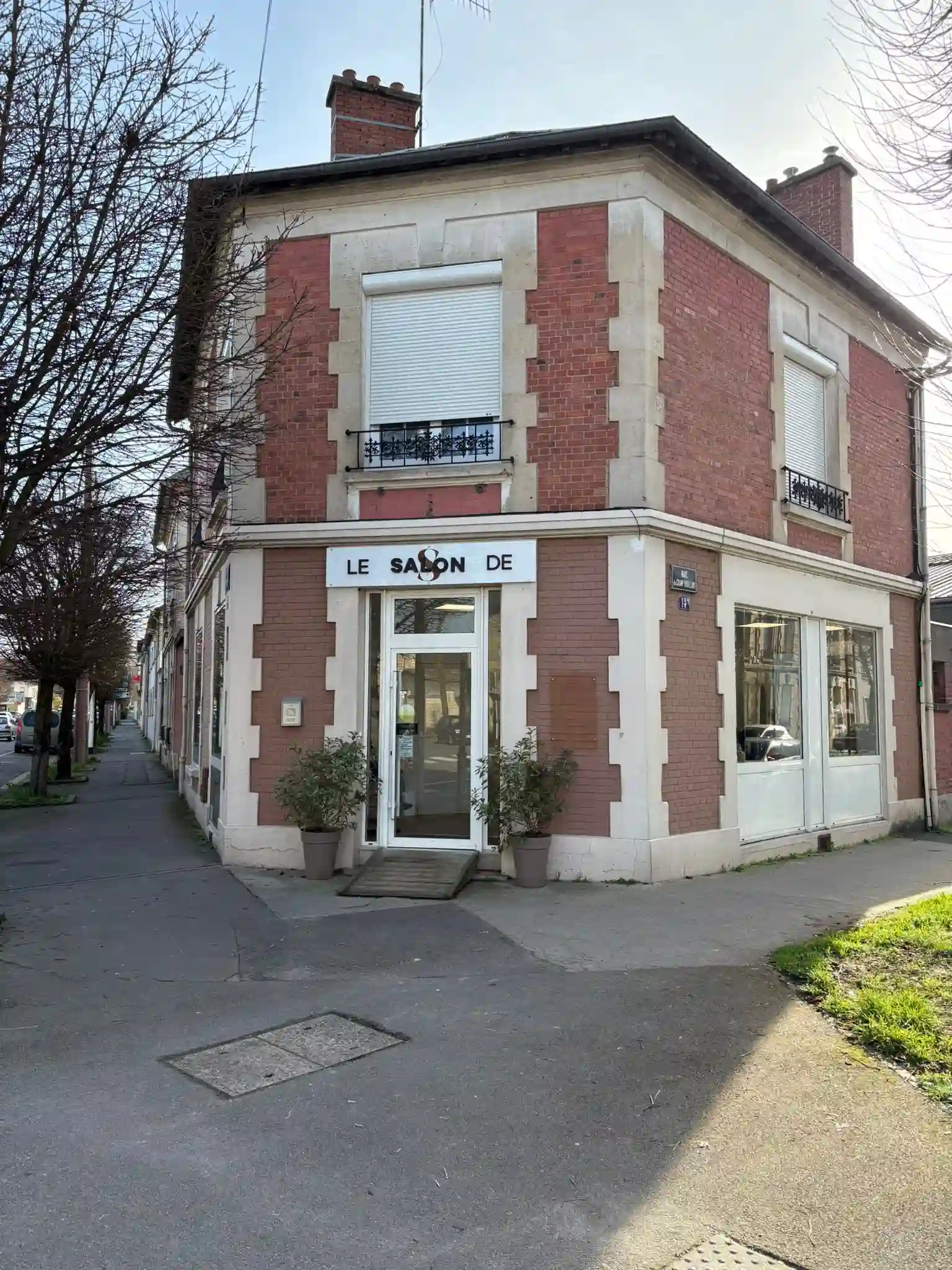 Façade extérieure Le Salon de S Soissons