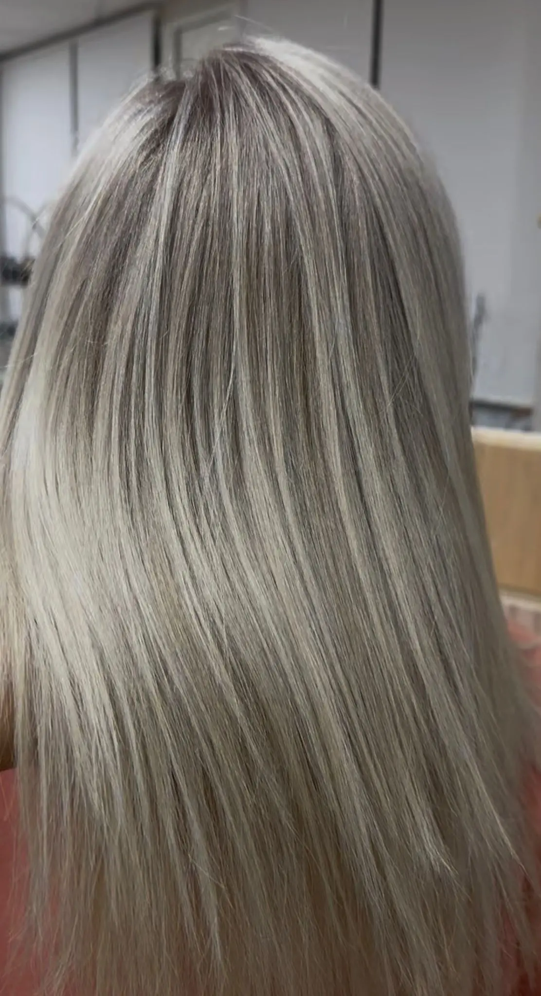 Mèches argentées cheveux gris naturel lisse