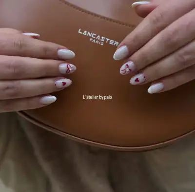 Nail art ongles blancs cœurs rouges, Le Salon de S Soissons