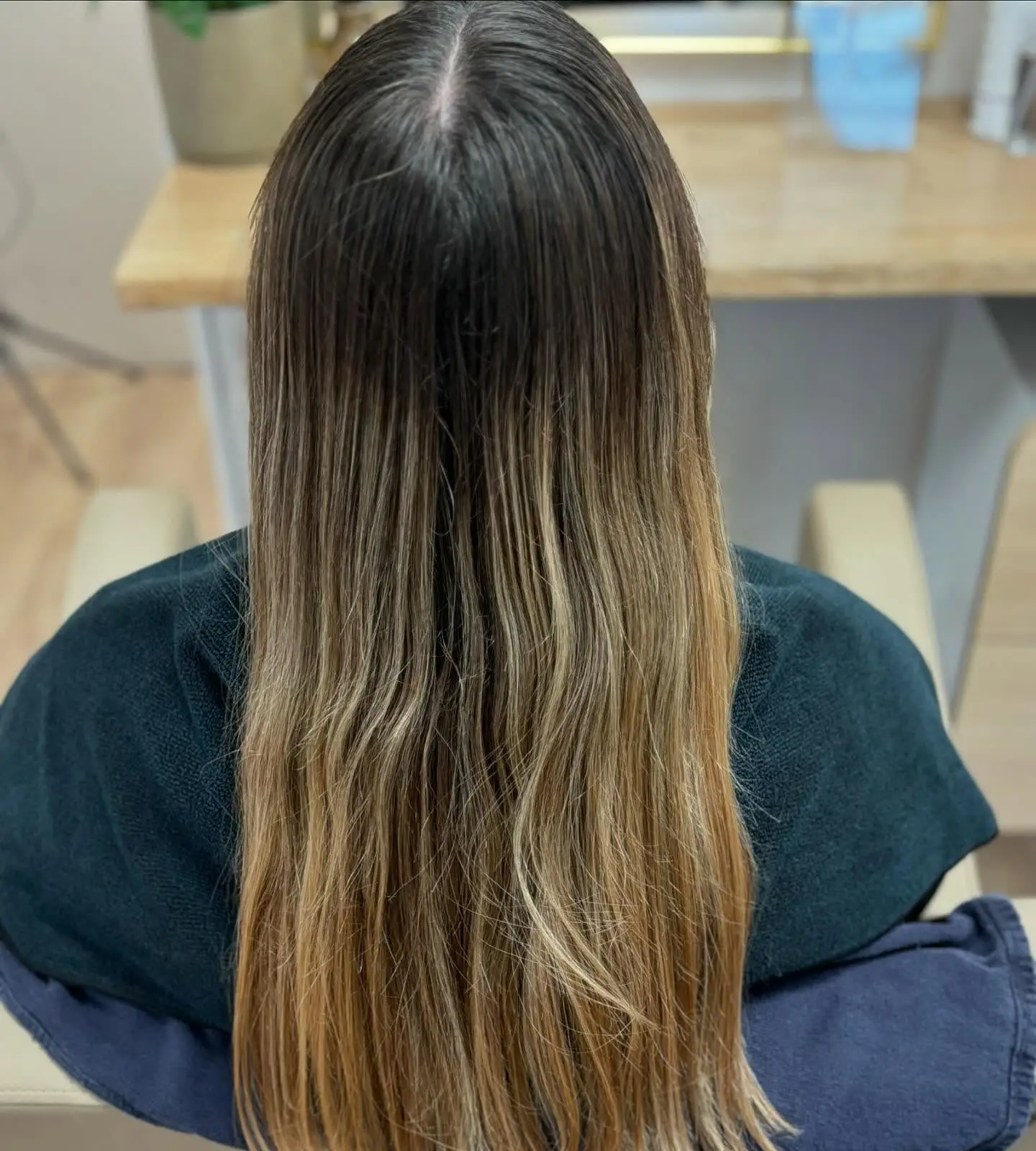 Ombré hair racines brunes pointes blondes cheveux longs